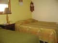 Bedroom w/ 2 full size beds