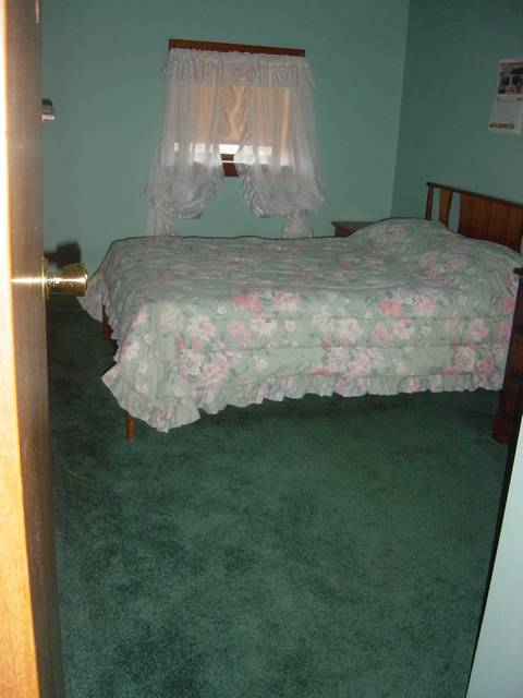 Full bedroom